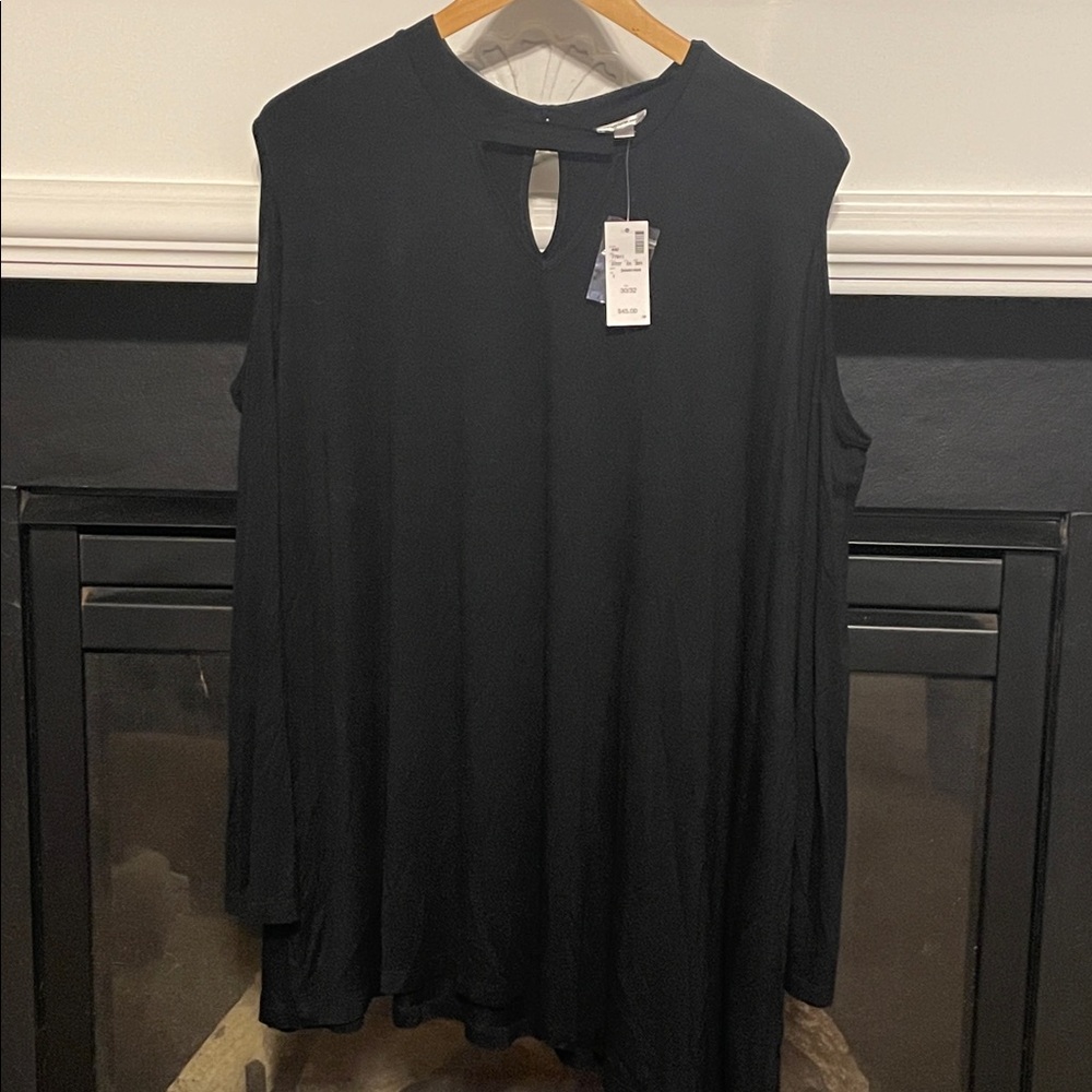 Avenue Black Keyhole Top with cold shoulder.
